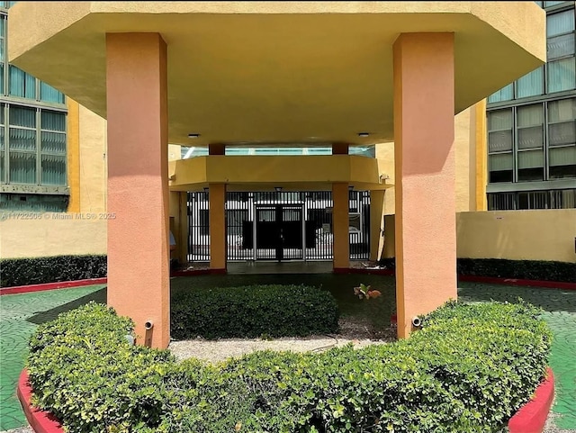 view of exterior entry featuring stucco siding