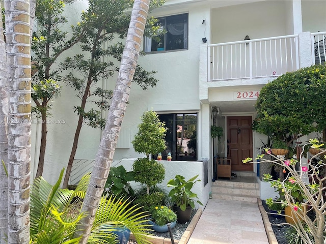 20246 NE 34th Ct Unit 46, Aventura, FL 33180 - doorway to property with stucco siding and a balcony