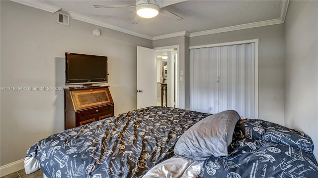 bedroom featuring a closet, ceiling fan, crown molding, and a textured ceiling