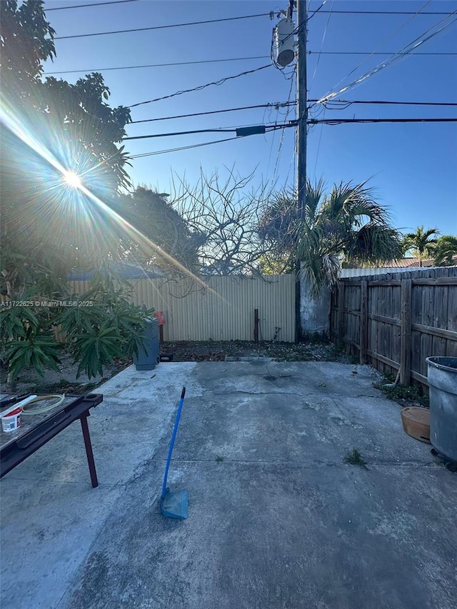 view of yard featuring a patio