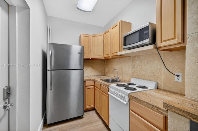1511 SW 30th Pl, Fort Lauderdale, FL 33315 - kitchen with appliances with stainless steel finishes, light countertops, light brown cabinets, decorative backsplash, and light wood-type flooring