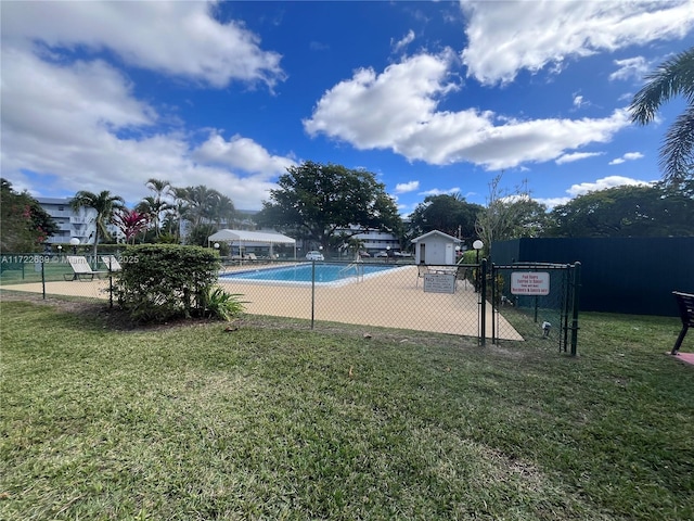 view of pool featuring a yard