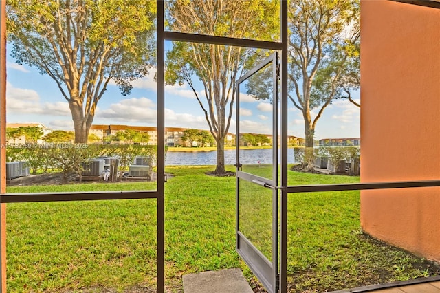 view of yard featuring a water view