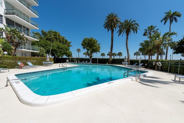 1408 Brickell Bay Dr Unit 1116, Miami, FL 33131 - community pool with a patio area