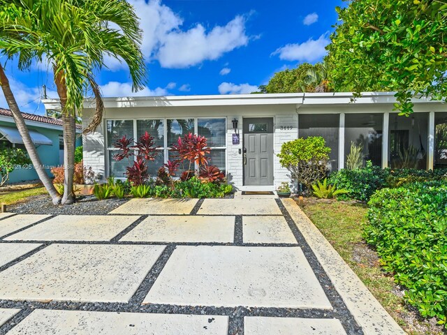 view of front of house with a front lawn