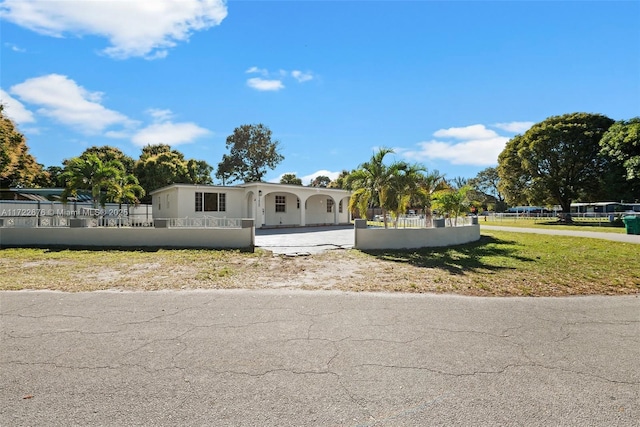 view of front of property