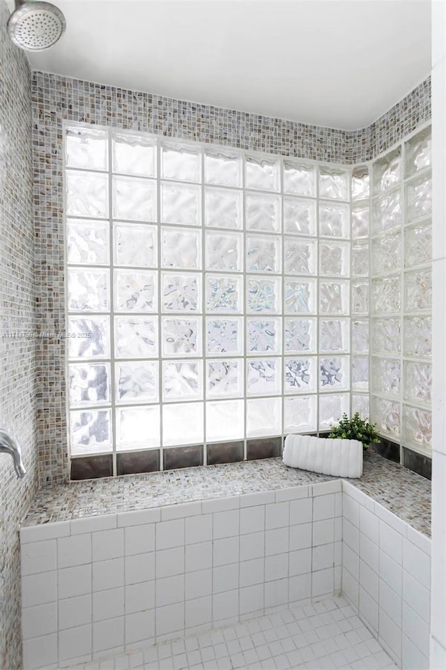 bathroom featuring a tile shower