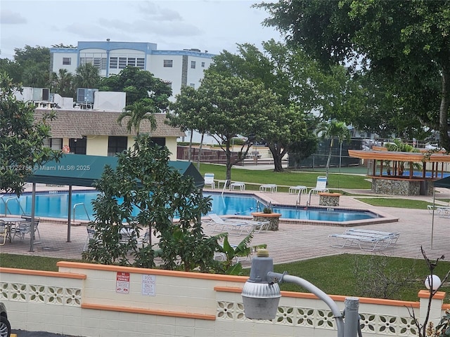 view of swimming pool