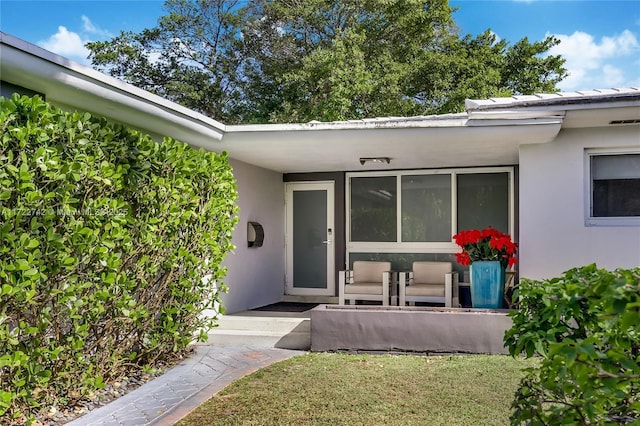 entrance to property featuring a porch