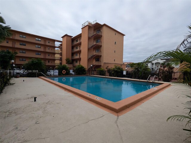 view of swimming pool