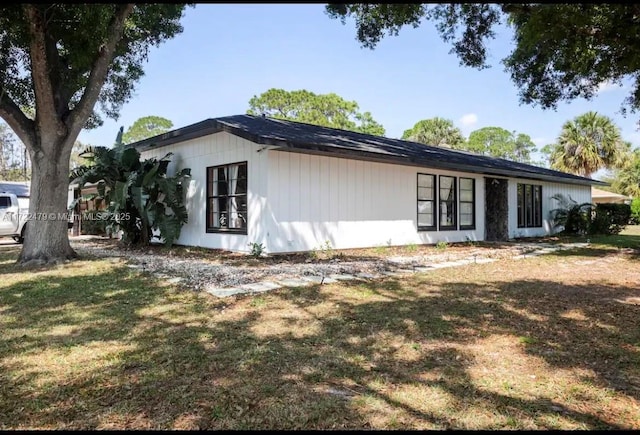 exterior space with a front yard