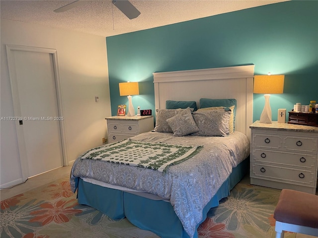 bedroom with ceiling fan and a textured ceiling