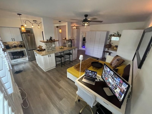 living room featuring dark hardwood / wood-style floors and ceiling fan