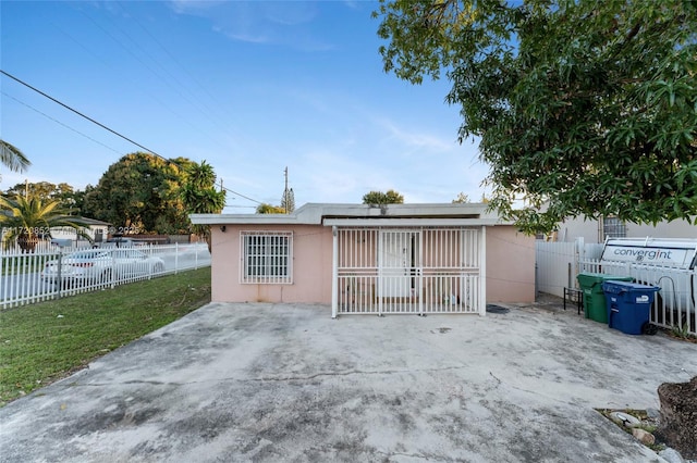 view of front of home with a front yard