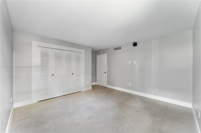 unfurnished bedroom featuring a closet