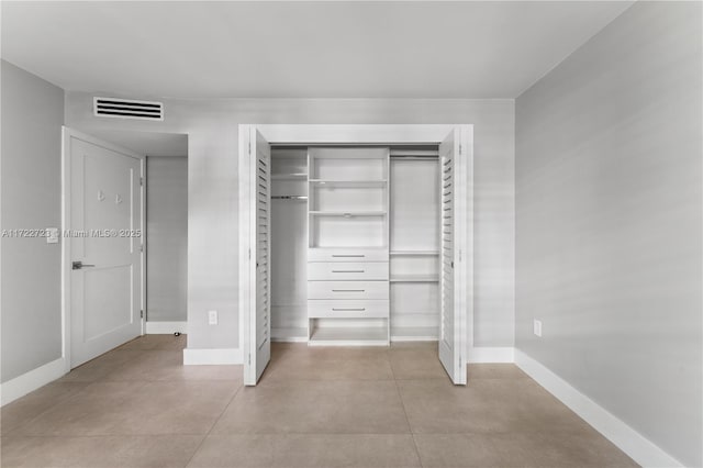 unfurnished bedroom featuring a closet