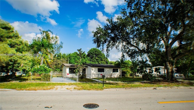 view of front of property