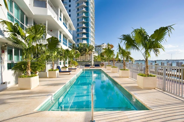 1445 16th St Unit 703, Miami Beach, FL 33139 - community pool with a patio