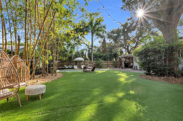 view of yard with a swimming pool