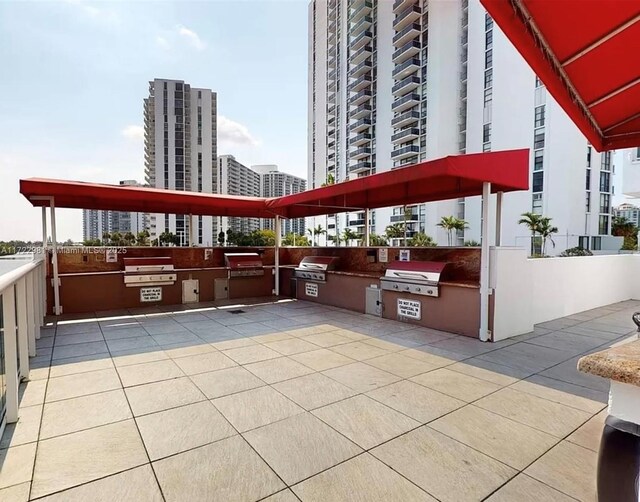 view of patio / terrace featuring an outdoor kitchen and grilling area