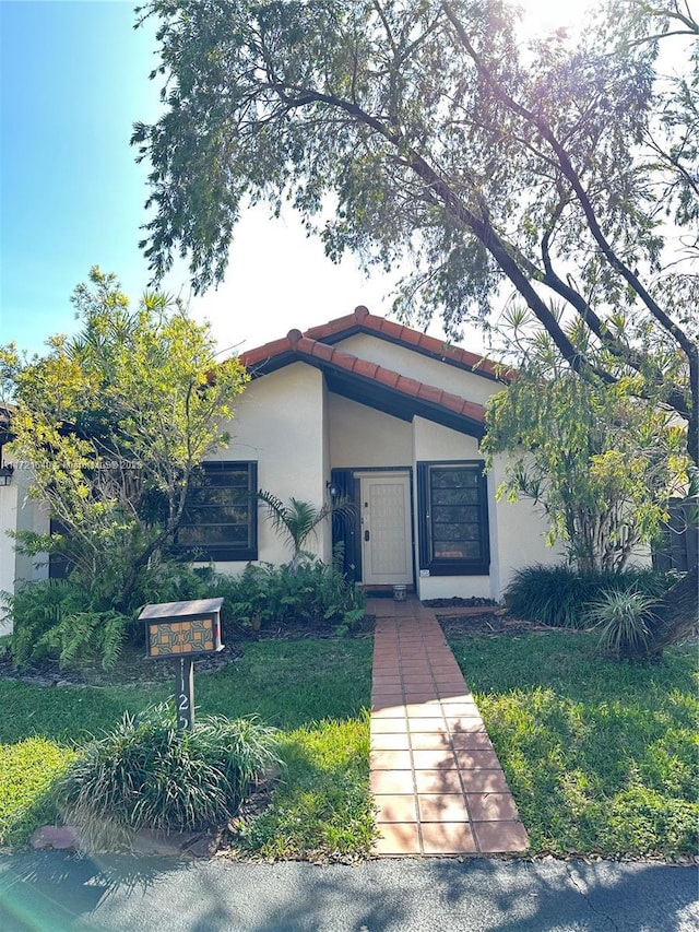 view of front of house with a front yard