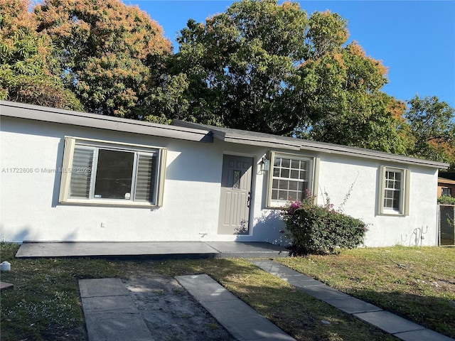 view of front of property with a front lawn