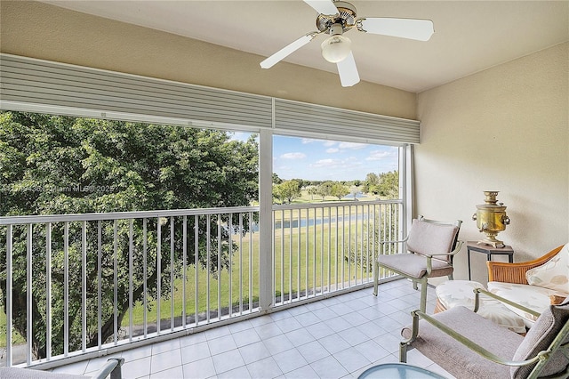 sunroom featuring ceiling fan