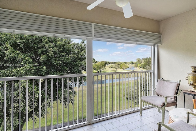 sunroom featuring ceiling fan