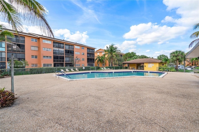 view of swimming pool