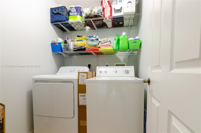 washroom featuring washing machine and clothes dryer