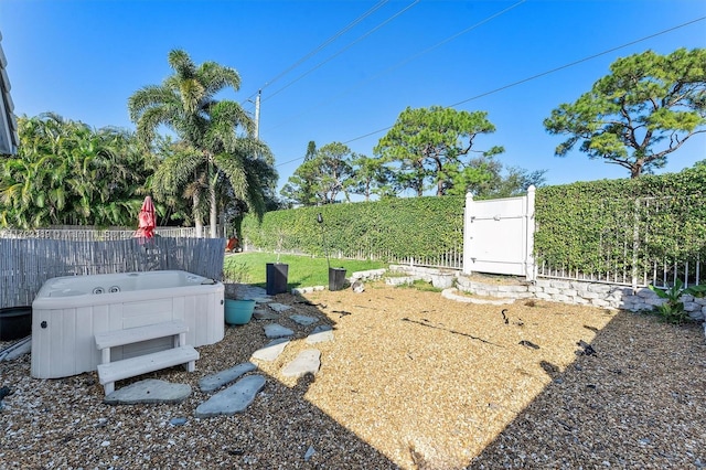 view of yard featuring a hot tub