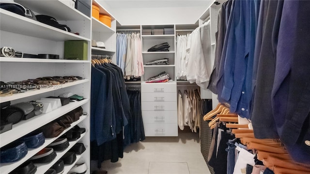 spacious closet featuring light tile patterned floors