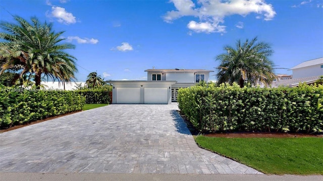 view of front of home featuring a front yard and a garage