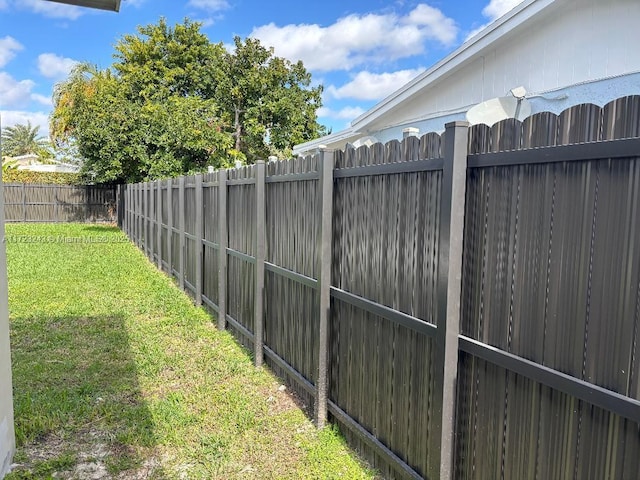 view of yard featuring a fenced backyard