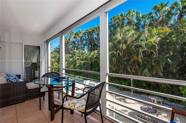 400 NE 14th Ave Unit 214, Hallandale Beach, FL 33009 - view of sunroom / solarium