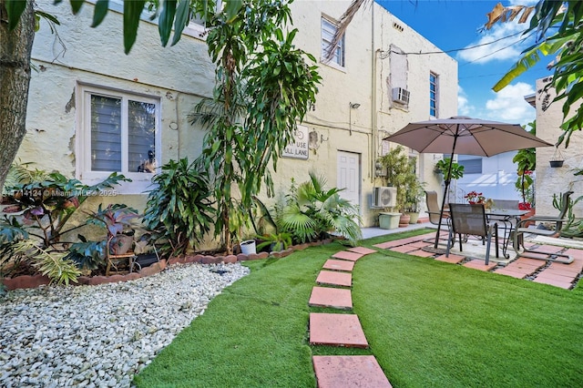 view of yard with a patio