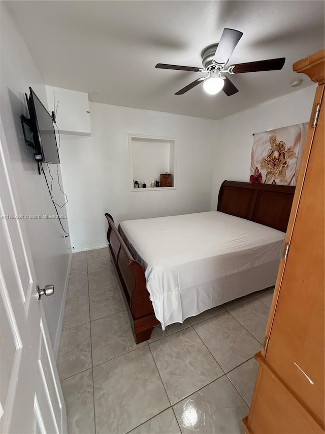 bedroom with ceiling fan