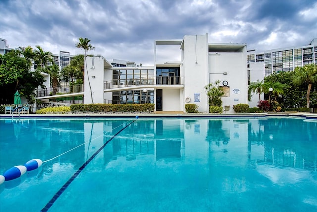 view of swimming pool