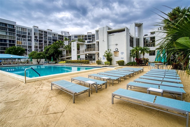 view of swimming pool