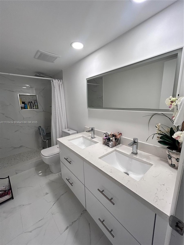 bathroom with a shower with curtain, vanity, and toilet