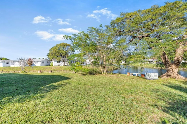 view of yard featuring a water view