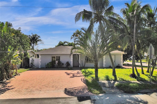 ranch-style home with a front yard