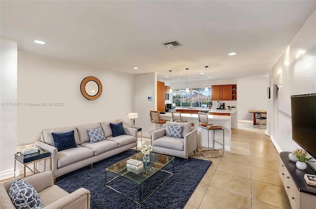 living room featuring light tile patterned floors, visible vents, recessed lighting, and baseboards