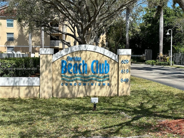 view of community / neighborhood sign