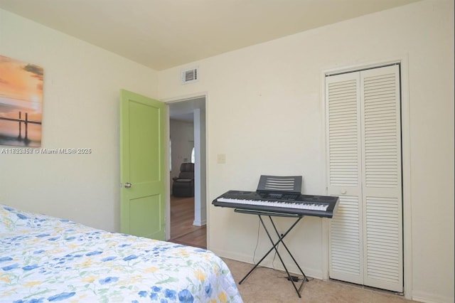 bedroom featuring a closet