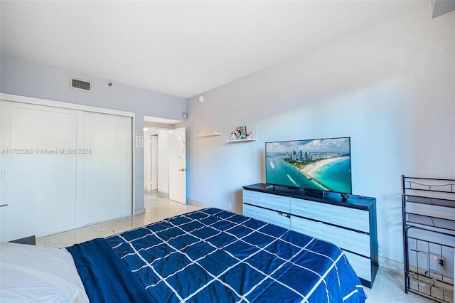 bedroom featuring a closet