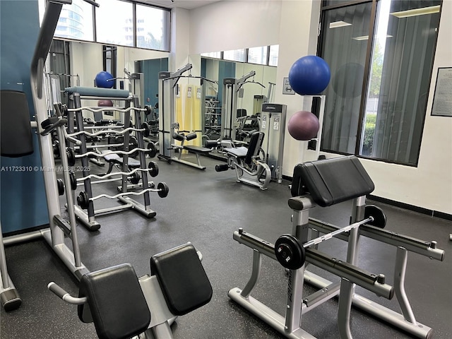 workout area featuring baseboards