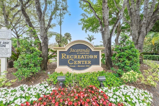 view of community / neighborhood sign