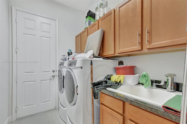 washroom with sink, light tile patterned flooring, cabinets, and independent washer and dryer