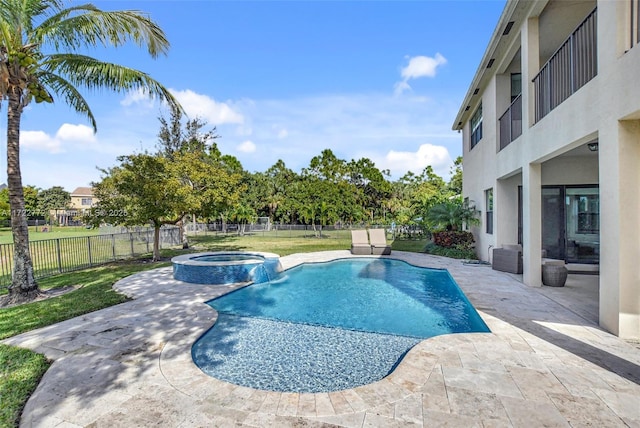 view of swimming pool featuring an in ground hot tub, a yard, and a patio